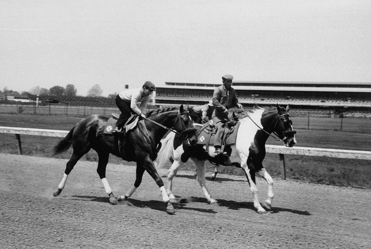 kentcuky-derby-1985-warmups.jpg